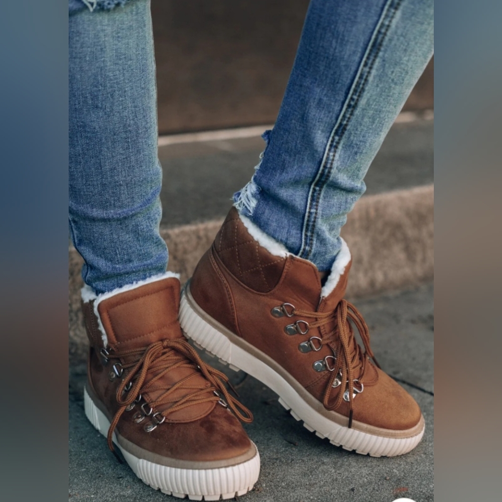 Lace Up Sherpa Boots🤎